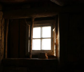 window-1190509_1920
